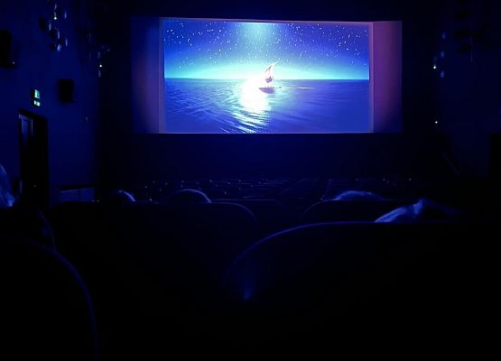 Grafika 1: Mikołajkowy wyjazd do kina klas piątych i VIA