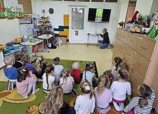 Grafika 8: Zajęcia czytelnicze dla przedszkolaków ze Szkoły Podstawowej w Maszewku