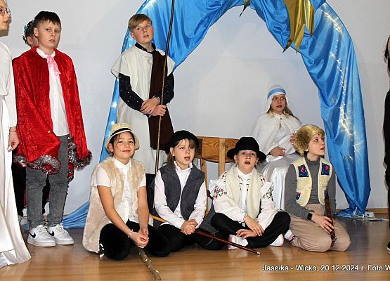 Grafika 4: Ostatni dzień przed przerwą świąteczną w naszej szkole to był niezwykły dzień!