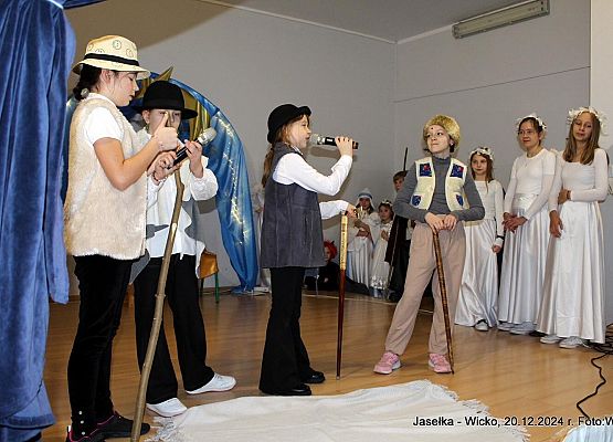 Grafika 9: Ostatni dzień przed przerwą świąteczną w naszej szkole to był niezwykły dzień!