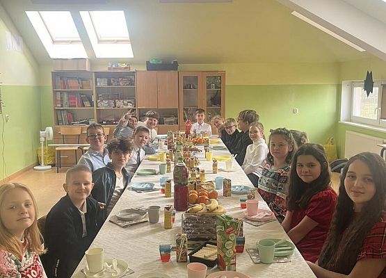 Grafika 15: Ostatni dzień przed przerwą świąteczną w naszej szkole to był niezwykły dzień!