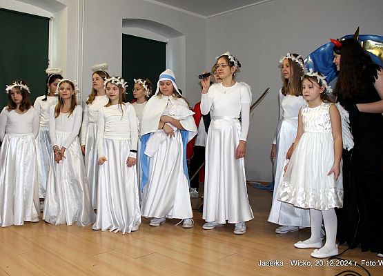 Grafika 22: Ostatni dzień przed przerwą świąteczną w naszej szkole to był niezwykły dzień!