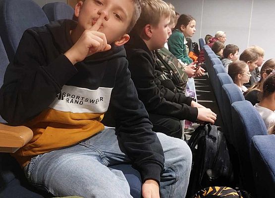 Grafika 1: Przedstawienie o polskich legendach w Słupsku - z wizytą w teatrze