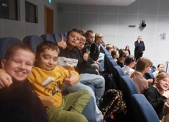 Grafika 3: Przedstawienie o polskich legendach w Słupsku - z wizytą w teatrze