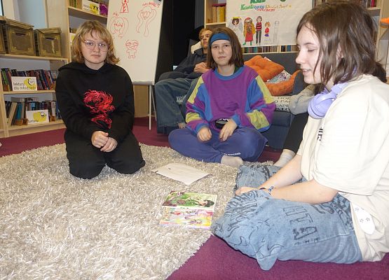 Grafika 1: Styczniowe spotkanie Dyskusyjnego Klubu Książki w Bibliotece Szkolnej w Wicku