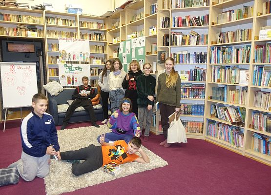 Grafika 2: Styczniowe spotkanie Dyskusyjnego Klubu Książki w Bibliotece Szkolnej w Wicku