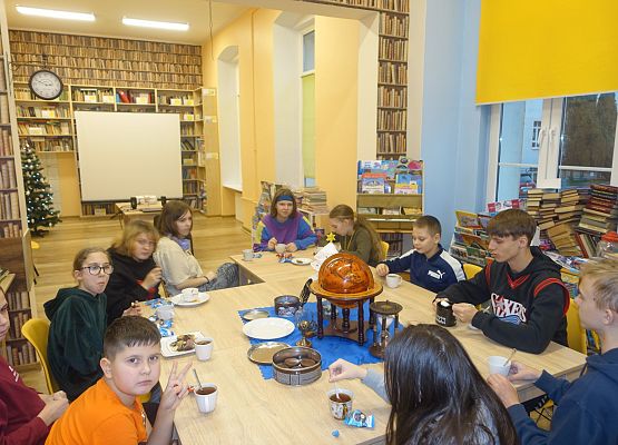 Grafika 3: Styczniowe spotkanie Dyskusyjnego Klubu Książki w Bibliotece Szkolnej w Wicku