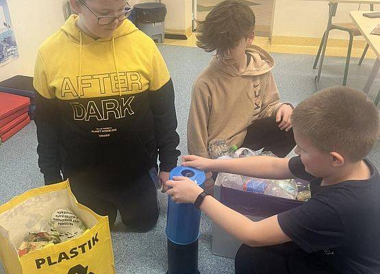 Grafika 1: Nocka w szkole z kl. VB