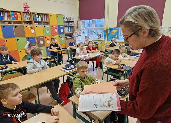 Grafika 1: Biblioteka SP Wicko zaprasza do czytania czasopisma "Kumpel" dla dzieci