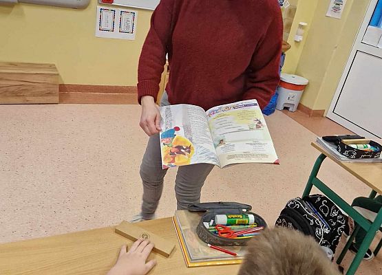 Grafika 4: Biblioteka SP Wicko zaprasza do czytania czasopisma "Kumpel" dla dzieci