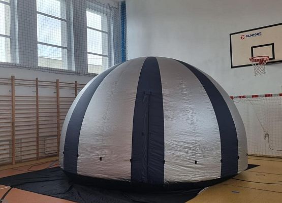 Grafika 1: Zajęcia edukacyjne w kopule