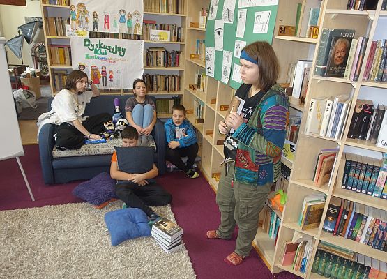 Grafika 1: Lutowe spotkanie Dyskusyjnego Klubu Książki w naszej bibliotece