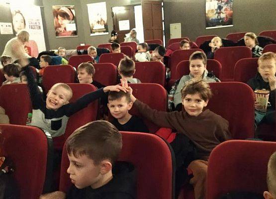 Grafika 1: Wyjazd uczniów klas I-III na film "Kleks i wynalazek Filipa Golarza"