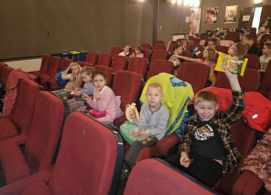 Grafika 2: Wyjazd uczniów klas I-III na film "Kleks i wynalazek Filipa Golarza"