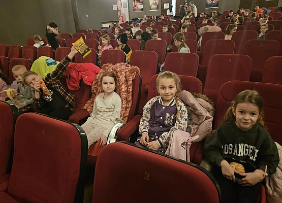 Grafika 3: Wyjazd uczniów klas I-III na film "Kleks i wynalazek Filipa Golarza"