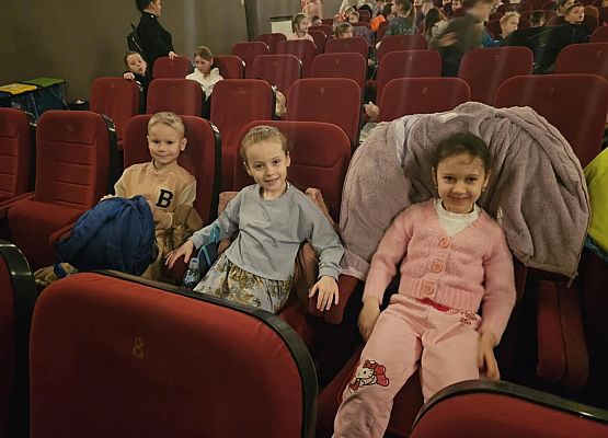 Grafika 17: Wyjazd uczniów klas I-III na film "Kleks i wynalazek Filipa Golarza"