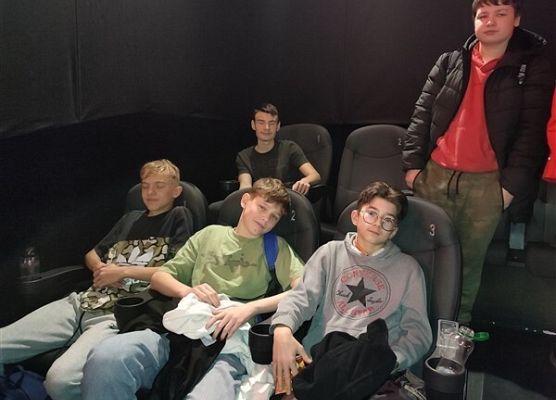 Grafika 2: Wyjazd edukacyjny młodzieży z klas VII i VIII do Multikina