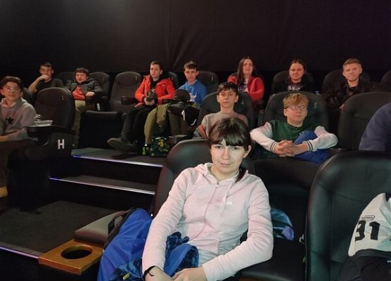 Grafika 5: Wyjazd edukacyjny młodzieży z klas VII i VIII do Multikina