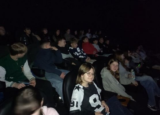 Grafika 7: Wyjazd edukacyjny młodzieży z klas VII i VIII do Multikina