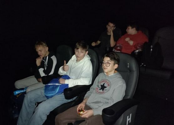 Grafika 8: Wyjazd edukacyjny młodzieży z klas VII i VIII do Multikina