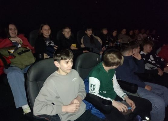 Grafika 9: Wyjazd edukacyjny młodzieży z klas VII i VIII do Multikina