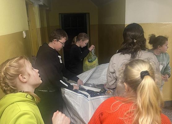 Grafika 2: Nadal zbieramy puszki i butelki - walczymy o Strefę Chillout!