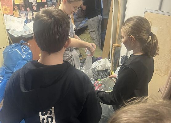 Grafika 3: Nadal zbieramy puszki i butelki - walczymy o Strefę Chillout!