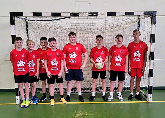 Grafika 2: Dwa srebra i brąz naszych uczniów w eliminacjach powiatowych w piłce ręcznej