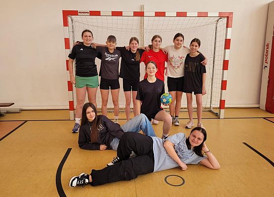 Grafika 3: Dwa srebra i brąz naszych uczniów w eliminacjach powiatowych w piłce ręcznej