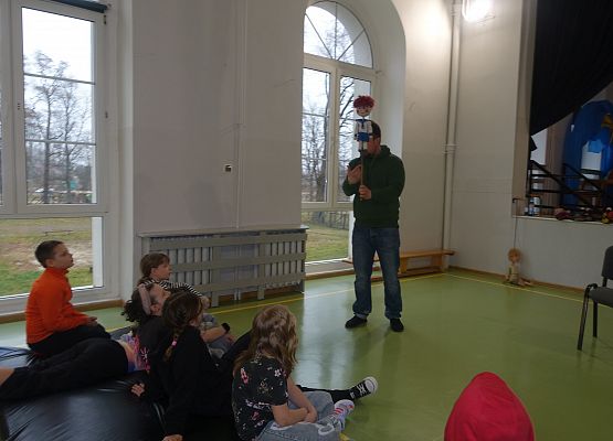 Grafika 5: Warsztaty teatralno-lalkarskie słupskiego Teatru Tęcza z uczniami klas IV-V SP Wicko