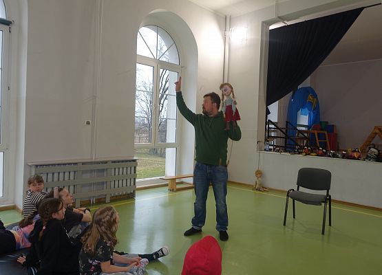 Grafika 6: Warsztaty teatralno-lalkarskie słupskiego Teatru Tęcza z uczniami klas IV-V SP Wicko