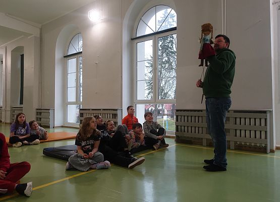 Grafika 7: Warsztaty teatralno-lalkarskie słupskiego Teatru Tęcza z uczniami klas IV-V SP Wicko