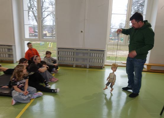 Grafika 8: Warsztaty teatralno-lalkarskie słupskiego Teatru Tęcza z uczniami klas IV-V SP Wicko