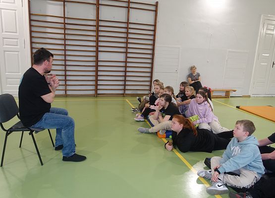 Grafika 19: Warsztaty teatralno-lalkarskie słupskiego Teatru Tęcza z uczniami klas IV-V SP Wicko