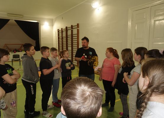 Grafika 20: Warsztaty teatralno-lalkarskie słupskiego Teatru Tęcza z uczniami klas IV-V SP Wicko