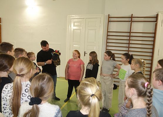 Grafika 21: Warsztaty teatralno-lalkarskie słupskiego Teatru Tęcza z uczniami klas IV-V SP Wicko
