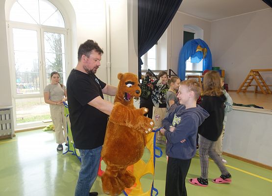 Grafika 23: Warsztaty teatralno-lalkarskie słupskiego Teatru Tęcza z uczniami klas IV-V SP Wicko