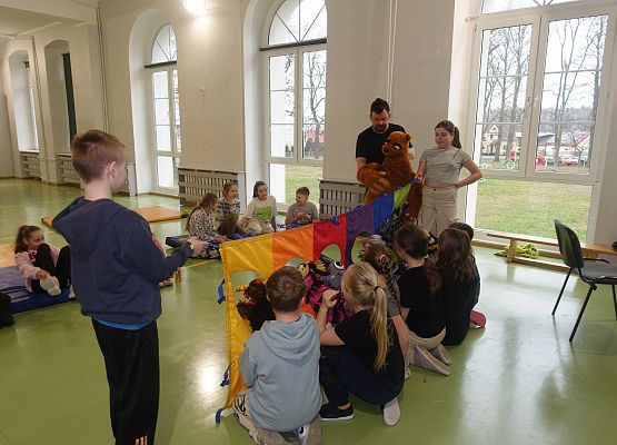 Grafika 25: Warsztaty teatralno-lalkarskie słupskiego Teatru Tęcza z uczniami klas IV-V SP Wicko
