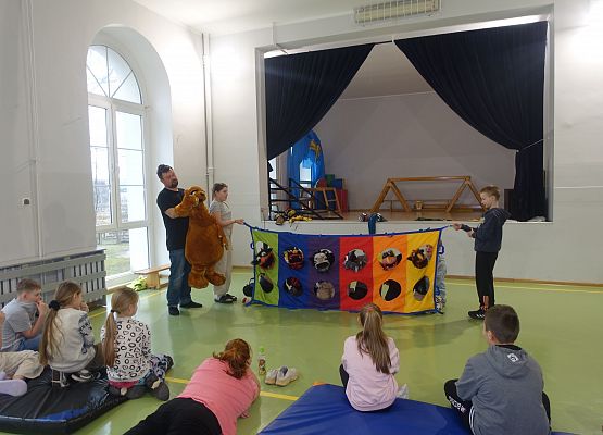 Grafika 26: Warsztaty teatralno-lalkarskie słupskiego Teatru Tęcza z uczniami klas IV-V SP Wicko