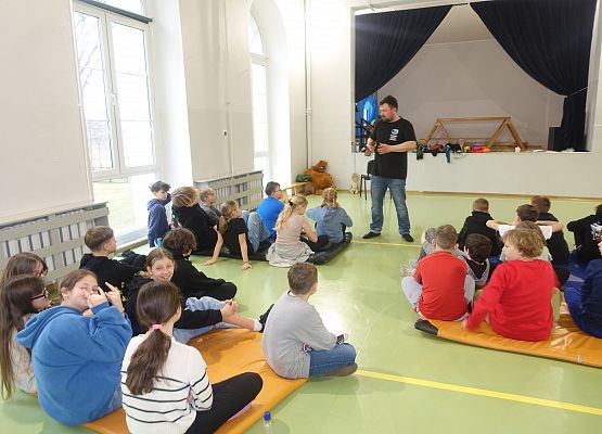 Grafika 28: Warsztaty teatralno-lalkarskie słupskiego Teatru Tęcza z uczniami klas IV-V SP Wicko