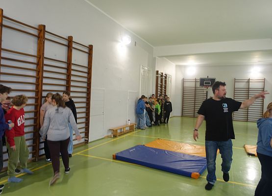 Grafika 30: Warsztaty teatralno-lalkarskie słupskiego Teatru Tęcza z uczniami klas IV-V SP Wicko