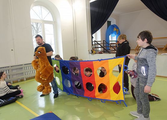 Grafika 32: Warsztaty teatralno-lalkarskie słupskiego Teatru Tęcza z uczniami klas IV-V SP Wicko