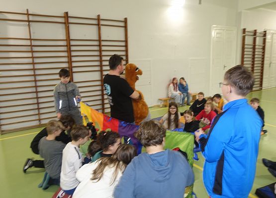 Grafika 35: Warsztaty teatralno-lalkarskie słupskiego Teatru Tęcza z uczniami klas IV-V SP Wicko