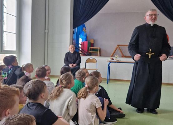 Grafika 12: Spotkanie z rekolekcjonistą w ramach rekolekcji wielkopostnych w SP Wicko