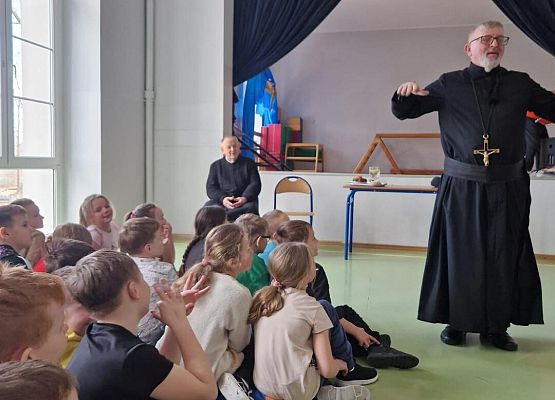 Grafika 14: Spotkanie z rekolekcjonistą w ramach rekolekcji wielkopostnych w SP Wicko