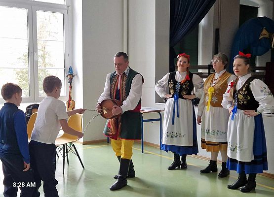 Grafika 25: Kaszubskie warsztaty taneczno-muzyczne z zespołem LEVINO dla klas drugich SP Wicko