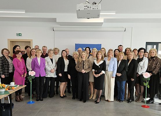 Grafika 5: Spotkanie dyrektorów szkół podstawowych i przedszkoli z powiatu lęborskiego w przedszkolu w Charbrowie