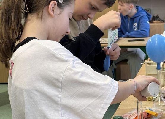 Grafika 1: Pokaz chemiczny siódmoklasistów dla kl. IVB