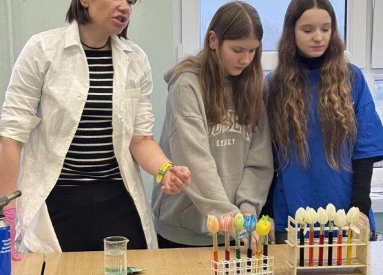 Grafika 4: Pokaz chemiczny siódmoklasistów dla kl. IVB