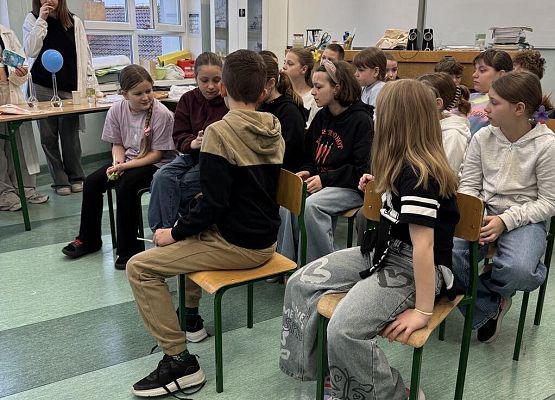 Grafika 12: Pokaz chemiczny siódmoklasistów dla kl. IVB